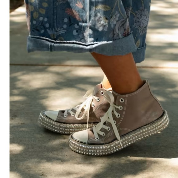 Three bird nest
CHANTEL STUDDED HIGH TOP SNEAKER in mocha size 8.5 - Picture 5 of 6